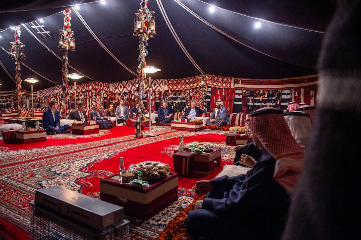 عايرنا العالم بالصحراء والخيمة. 🇸🇦 
تجاوزنا العالم وأدخلناهم الخيمة.