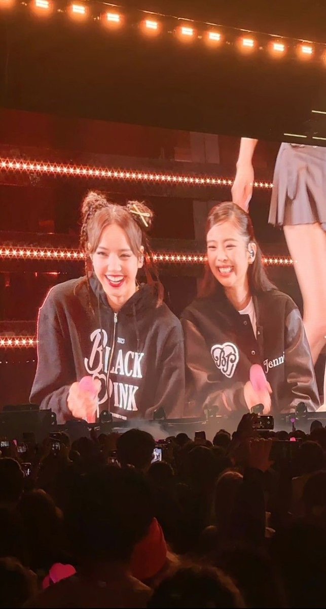 The smile I will never forget💗👀 #JENLISA