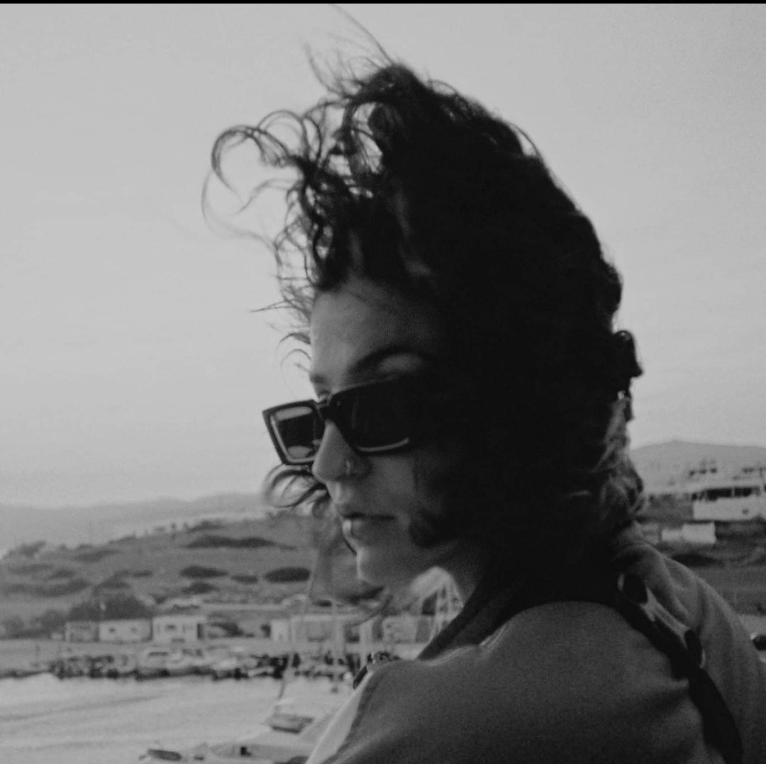 Η Εριέττα Μόλχο αγνοείται από πέρσυ.  Ότι μπορούσε να βρεθεί από την Εριέττα, το μπάζωσε ο Καραμανλής με τον Αγοραστό.
Τραγικό....
#Τεμπη_συγκαλυψη #τεμπη #mamaerxomai #Τεμπη_έγκλημα