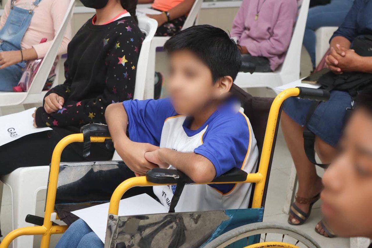 DifAltamira4T's tweet photo. Como parte de la visión humanista del DIF Tamaulipas, la Dra. María de Villarreal, en sinergia con nuestro Sistema DIF Altamira, llevamos a cabo la entrega de becas de inclusión social a través del programa “Lazos de esperanza” a niños y jóvenes con alguna discapacidad. 🙌🏻✨ https://t.co/DyF8fWB4sW