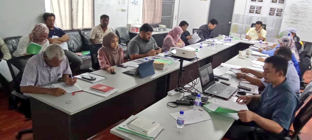 Mesyuarat tapak Februari 2024 bagi projek Pembangunan Cukai Sentral, Kemaman ,Terengganu. 
<a href="/HasliJKR/">Hasli Ibrahim (Ir. Dr.)</a> <a href="/IrhjNapi/">Ir.Hj.MohdNapi</a> <a href="/hafiezPPK1_JKR/">Ir. Mohd Hafiz Bin Yahya</a> <a href="/TeamProjekTrg/">PasukanProjekTrg</a> <a href="/JKRTerengganu/">JKR Terengganu</a> #JKR #BerJasaKepadaRakyat