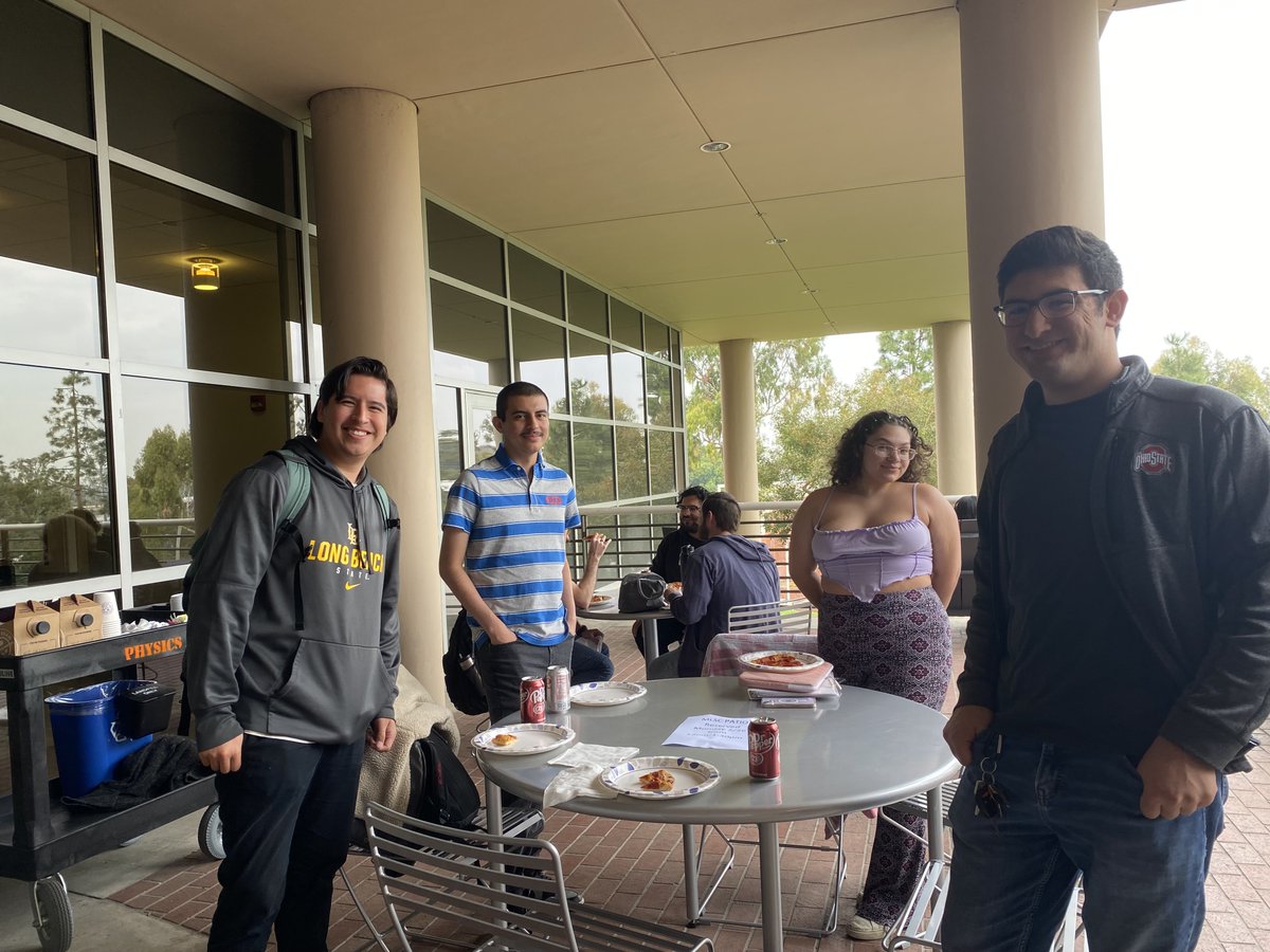 CSULBSciMath's tweet photo. A huge thanks to Zach Weinersmith and @AlexanderRKlotz for hosting yesterday’s talk “A City on Mars”!!
We all had such a blast during the talk and hanging out after!! And taking pictures mid-bite 🚀🍕
#GoBeach #CSULBcnsm #ACityOnMars #CSULBPhysics https://t.co/UTZ4CwWaZy