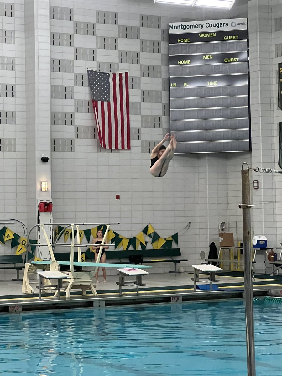 Varsity Diving!! Congrats to Gianna Lawrence for placing 2nd at the NJSIAA Individual Diving Championship!! @NJSIAA @HSSportsNJ @FlemRarTAP