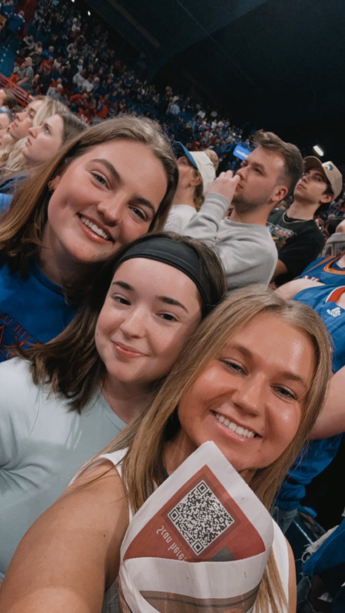 kamiczech304's tweet photo. happy to be here #kufanpix https://t.co/nJxqNHO4Yz