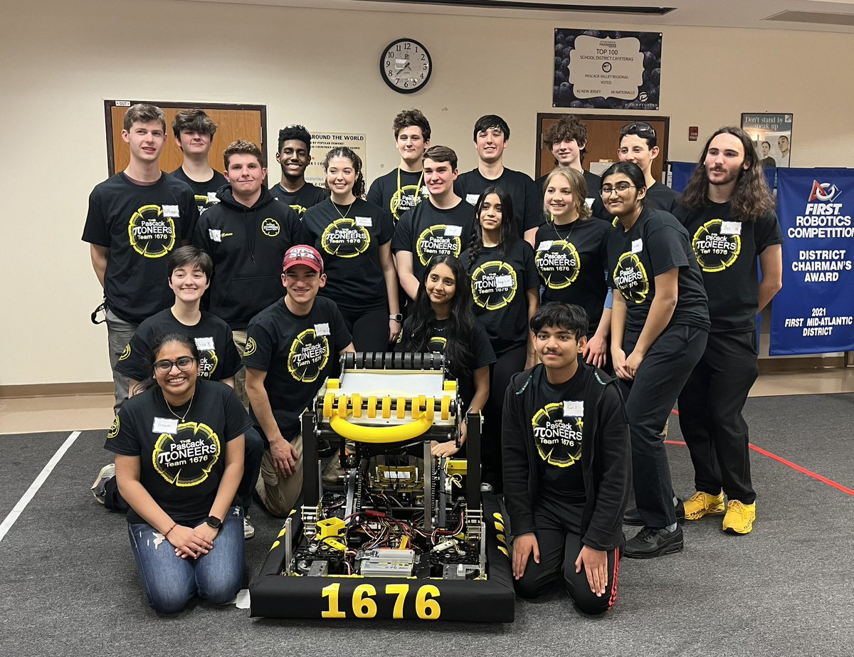 STEMedGraziano's tweet photo. Such a great turn out for the @FRCTeam1676 Robot Reveal Night!  These students never cease to amaze me 💛🖤 https://t.co/uRabQYf4HE