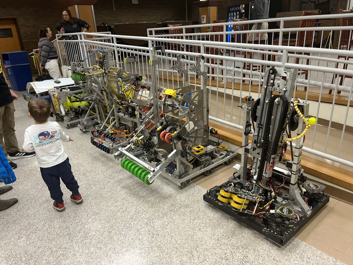 STEMedGraziano's tweet photo. Such a great turn out for the @FRCTeam1676 Robot Reveal Night!  These students never cease to amaze me 💛🖤 https://t.co/uRabQYf4HE