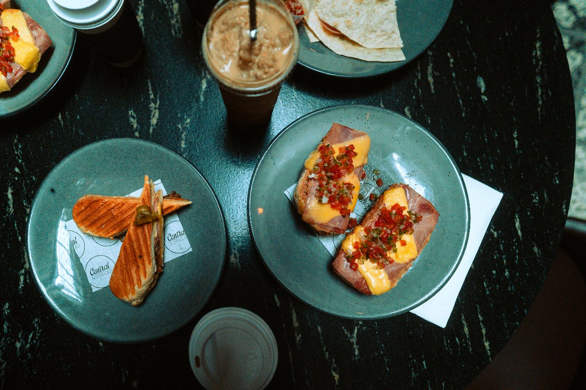 Un rico snack o bebida en el momento que lo necesites. ☕
Café Central, centrados en ti. 

🛎️ Reserva tu estancia en Central Hoteles en el link: centralhoteles.com 

#CentralHoteles #HotelCDMX #CentroHistorico