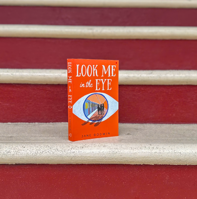 Happy Pub Day to #LookMeInTheEye! What do we have once trust is gone? From award-winning author Jane Godwin comes a thought-provoking novel about young teens navigating friendship and trust in a post-pandemic world of surveillance and control. Out now: bit.ly/LookMeintheEye…