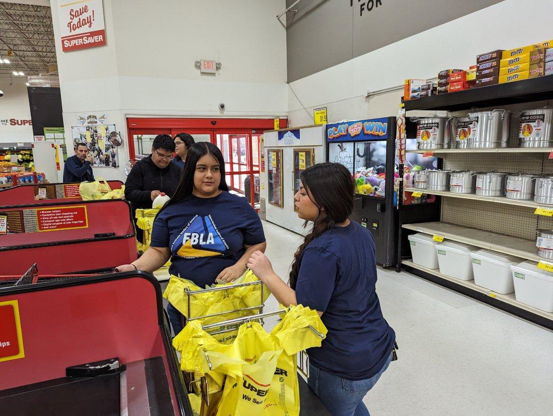 Thank you to Super Saver 2nd street for the opportunity to fundraise for our State Leadership Conference! We had a successful day of bagging groceries. 🛒👍 <a href="/NebraskaFBLA/">Nebraska FBLA</a> <a href="/GIPublicSchools/">GIPS</a>