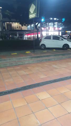 lavozmayordelto's tweet photo. En Ibagué falta mucha cultura ciudadana SE PARQUEAN DONDE SE LES DA LA GANA https://t.co/OkWfpmttGe