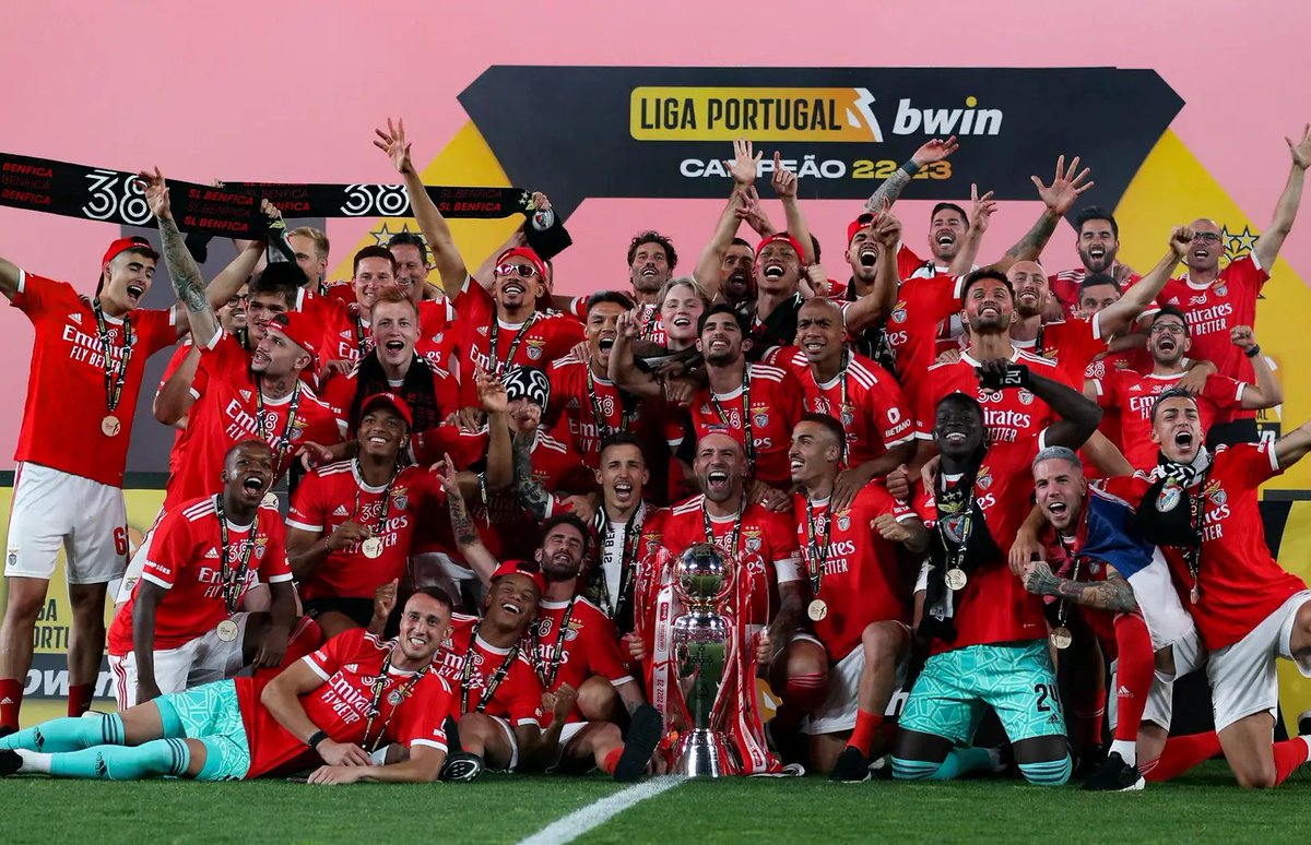 120 anos da mais bela história de amor.
Parabéns, Sport Lisboa e Benfica.