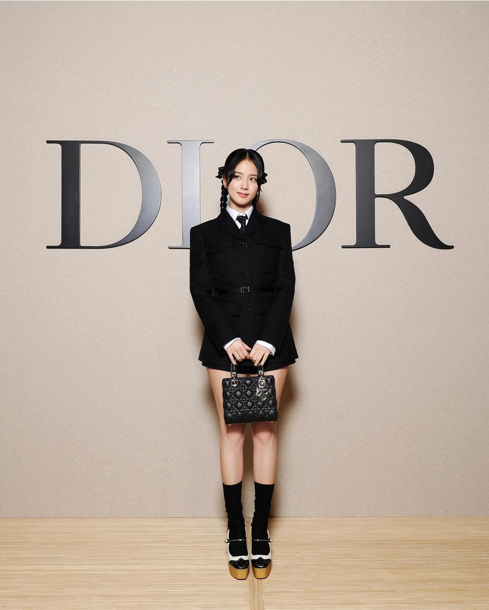sooyaaph's tweet photo. #JISOO instagram update

JISOO THE HUMAN DIOR
#JISOOxDiorAW24
#ParisFashionWeek https://t.co/izkKbi0Dlb