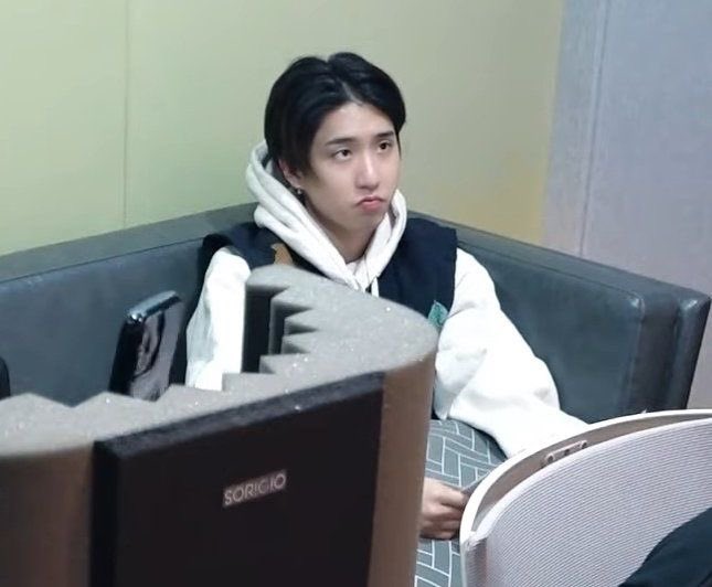 jullen27202's tweet photo. THE POUT ?!??! OH ITS SO FCKING JOVER https://t.co/0TlK4A7384