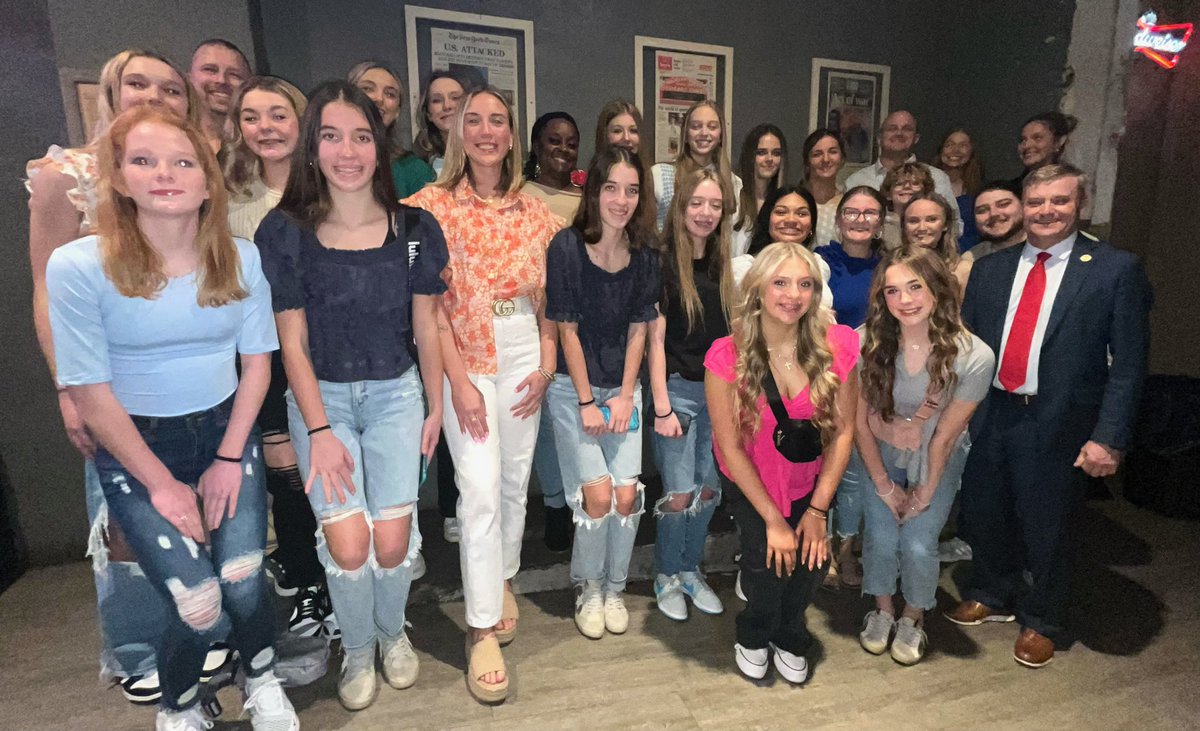 AthleticsTCHS's tweet photo. ALSO, special thanks to Rep. Bubba Carpenter on taking the Lady Braves out for dinner tonight at Martinโs in Downtown Jackson.
#RoadtotheBigHouse https://t.co/2qhomOKhJd