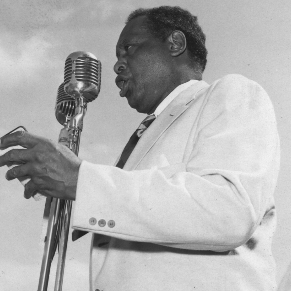 BC_LHC's tweet photo. The Cold War, a BC union and anti-Communist hysteria meet at a historic concert on the Canada/US border. Paul Robeson's 1952 free performance at the Peace Arch Park still resonates. #bcunion #bchist #bcpoli 
https://t.co/3v615WSL18 https://t.co/kNxCEU9YhH