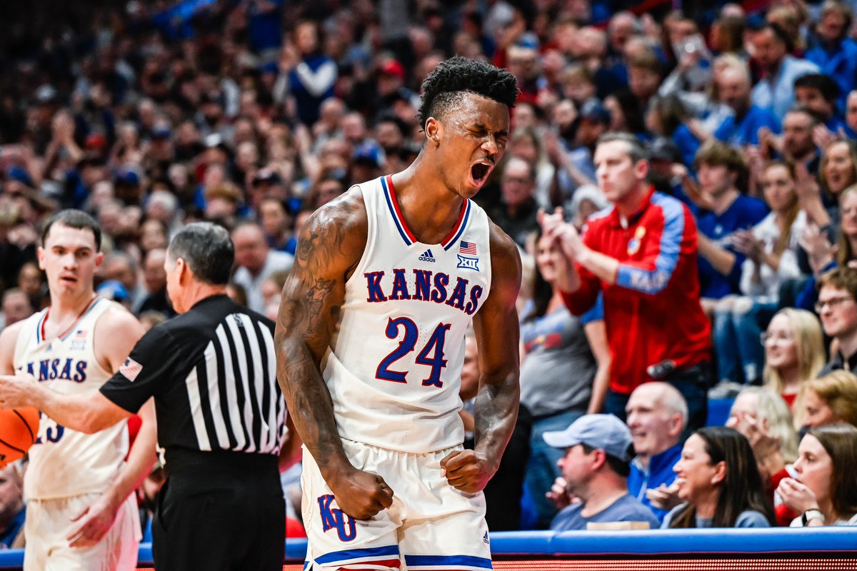 #Jayhawks wearing what I call the “Wave the Wheat” unis (with the circus font) again tonight, against BYU.

#RockChalk