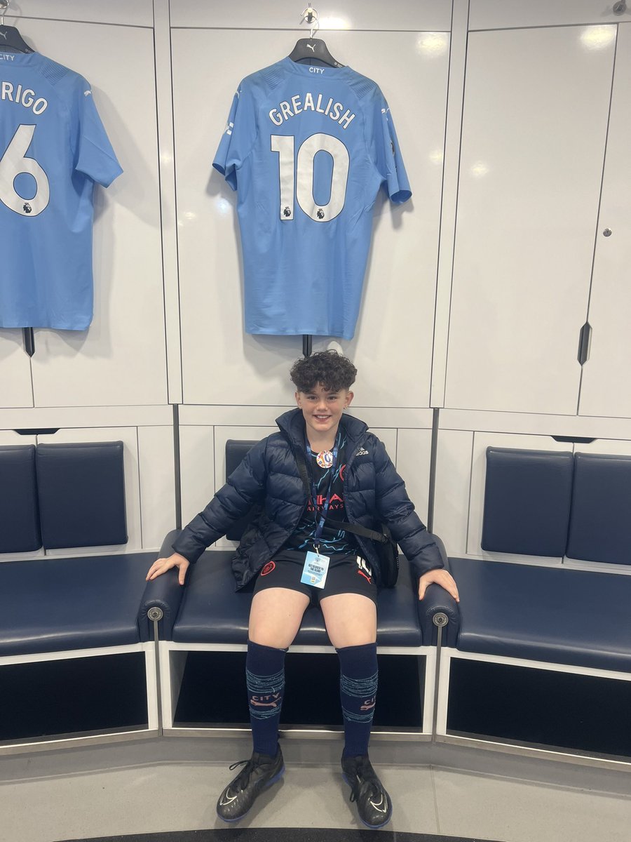 ashleemid15's tweet photo. @elder_yr5 Leon at Etihad stadium at the weekend https://t.co/HziqHbnr4G