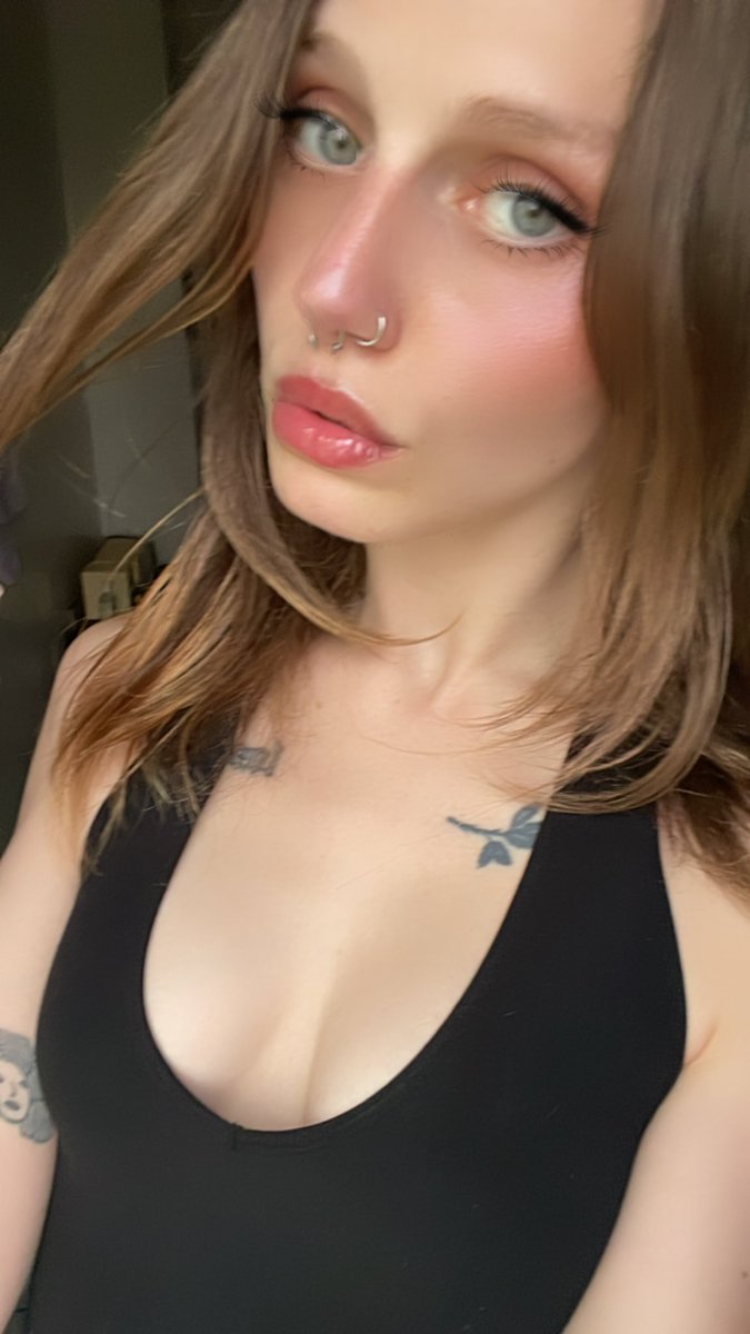 LettiKay44's tweet photo. Doing sessions &amp; selling content tonight 💕 

#findom #paypig #feet #feetfetish #humanATM #domme #sellingcontent #seller #paypigneeded #cashcow #humiliation #brat #sexy #goddess https://t.co/YBc7qPmn1P