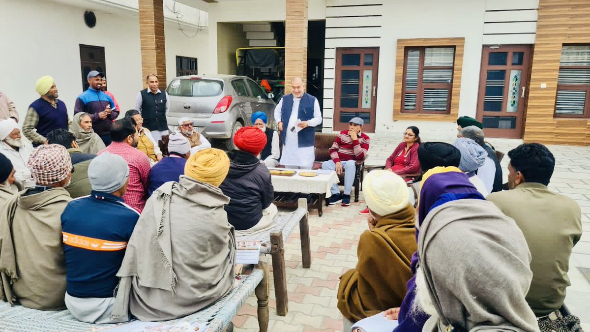 INCAshokMehta's tweet photo. “घर घर कांग्रेस, हर घर कांग्रेसअभियान बैठक गाँव नगला नानकु, हल्का नारायणगढ़ 03।

हरियाणा में हुड्डा साहब के नेतृत्व में सरकार बनने पर हर परिवार को 300 यूनिट मुफ़्त, बुढ़ापा पेंशन 6000 महीना, गैस सिलेंडर 450 रूपये में दिया जाएगा व अन्य गारंटियों से अवगत कराया। @DeependerSHooda https://t.co/dSoNriSaWW