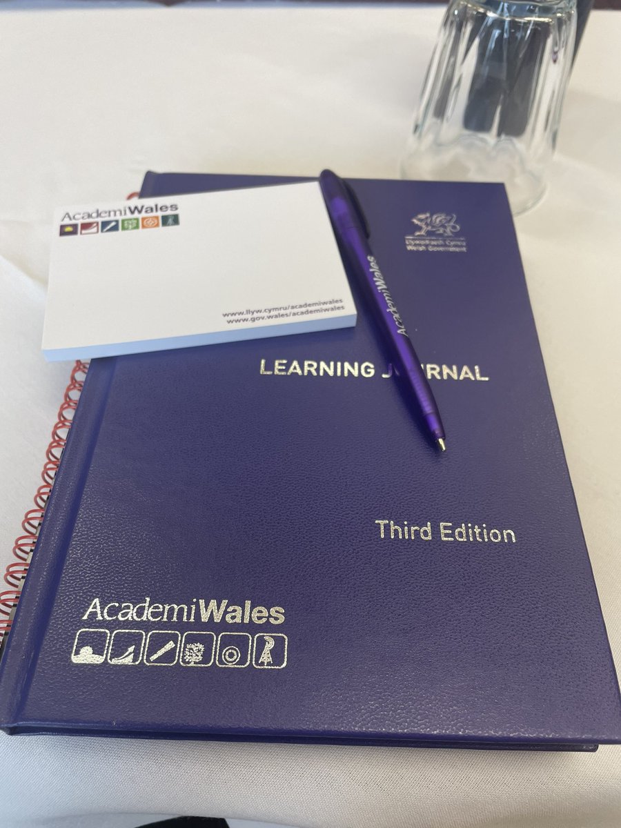 Fired up after day 1 of @AcademiWales winter school. Met leaders from public sector and not-for-profits to discuss our systemic challenges. Heard from @JaneBryngwyn about the Future Generations Act, Net Zero and the need to stop making short term decisions. Bring on day 2!#AWWS24