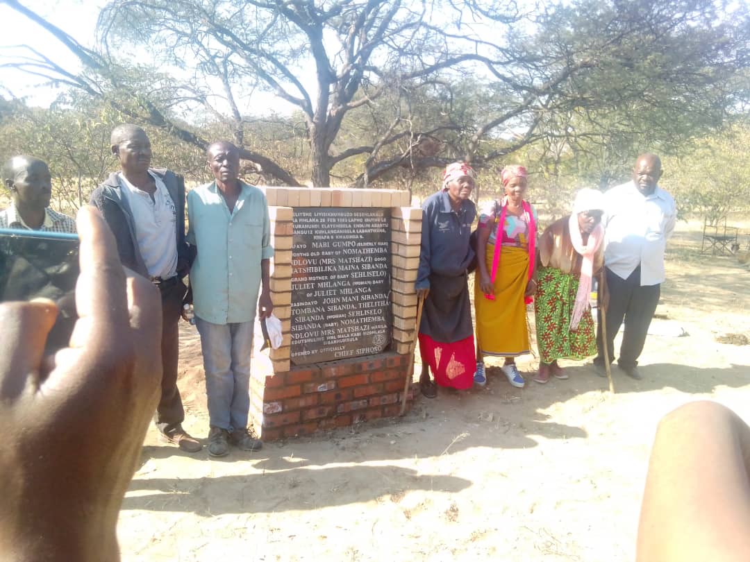 2. In partnership with Chief Siphoso, community n @ntjwgzimbabwe we erected a plaque in 2023. Acknowledgement, truth telling, justice, enabling legal framework n decent reburials are fundamental n central for #Gukurahundi hearings. #Victimcentred #Memorilization