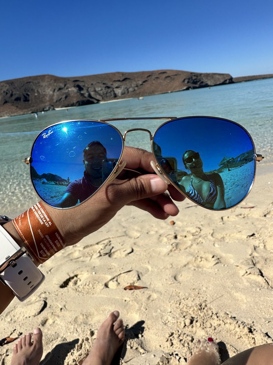 Helloheavenbye's tweet image. A las semanas de iniciar con la aventura se nos hizo mil la luna y un concierto pa’ Tijuana …