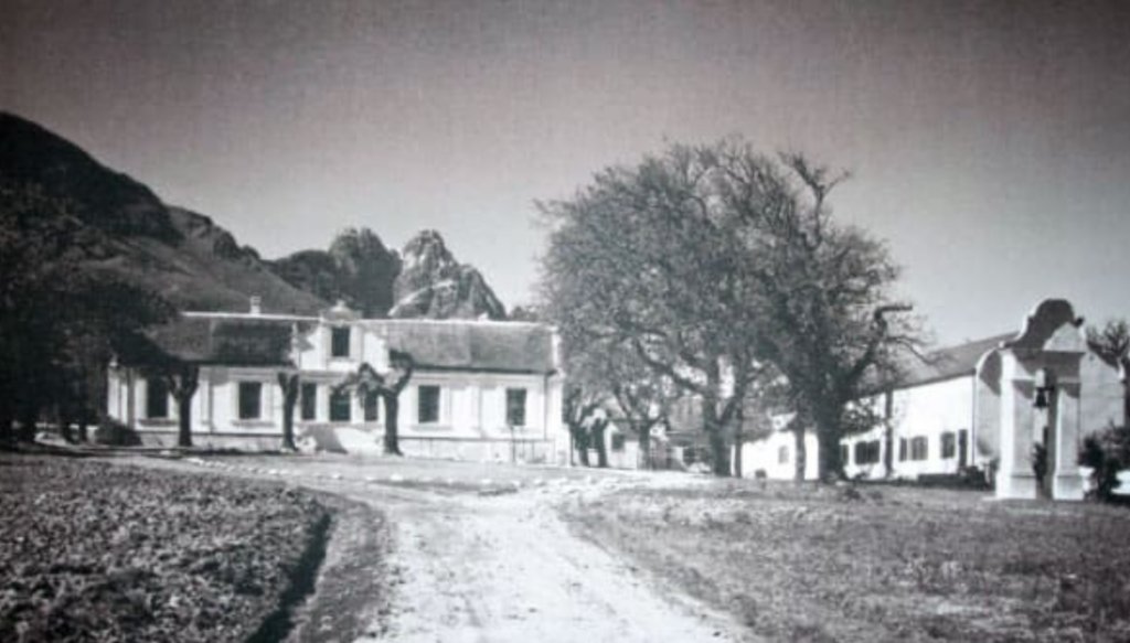VisitStellies's tweet photo. 🎉🍇 Happy 332nd Birthday, #LanzeracWineEstate 🍷🎂
Today, we raise our glasses to 332 years of legacy, innovation, and exceptional wine 🍇🥂
#Stellenbosch #visitstellenbosch #lanzerac #wineboscher #foodieboscher #accommodation #stayplaysummer #stayplaystellenbosch #sawine #wine https://t.co/Y0VLPA80oc