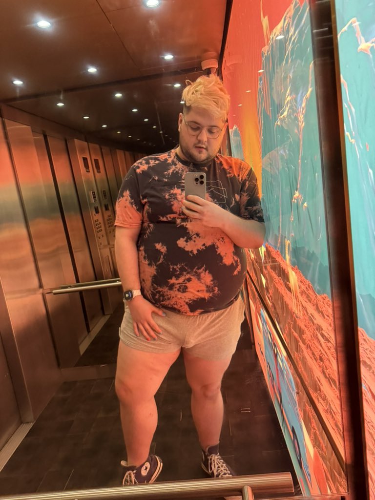 _loopOut_'s tweet image. peep the grindr notification