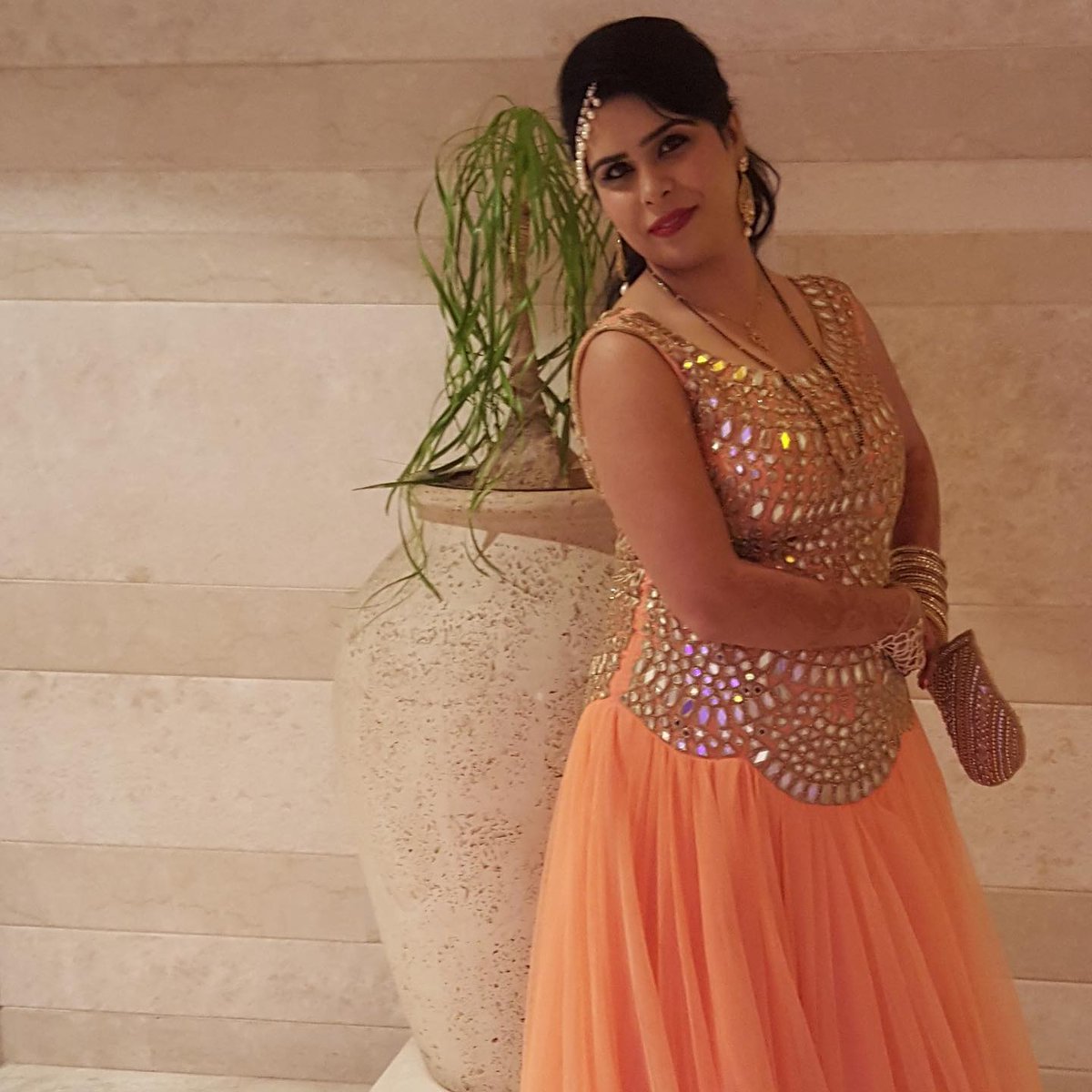 BajajGehna's tweet image. The secret of staying young is to live honestly, eat slowly &amp;amp; keep lying about your age 🤣
.

.

.
#mirrorwork #bhartiya #italian #makeup #hairstyle #pose #photooftheday #dressup