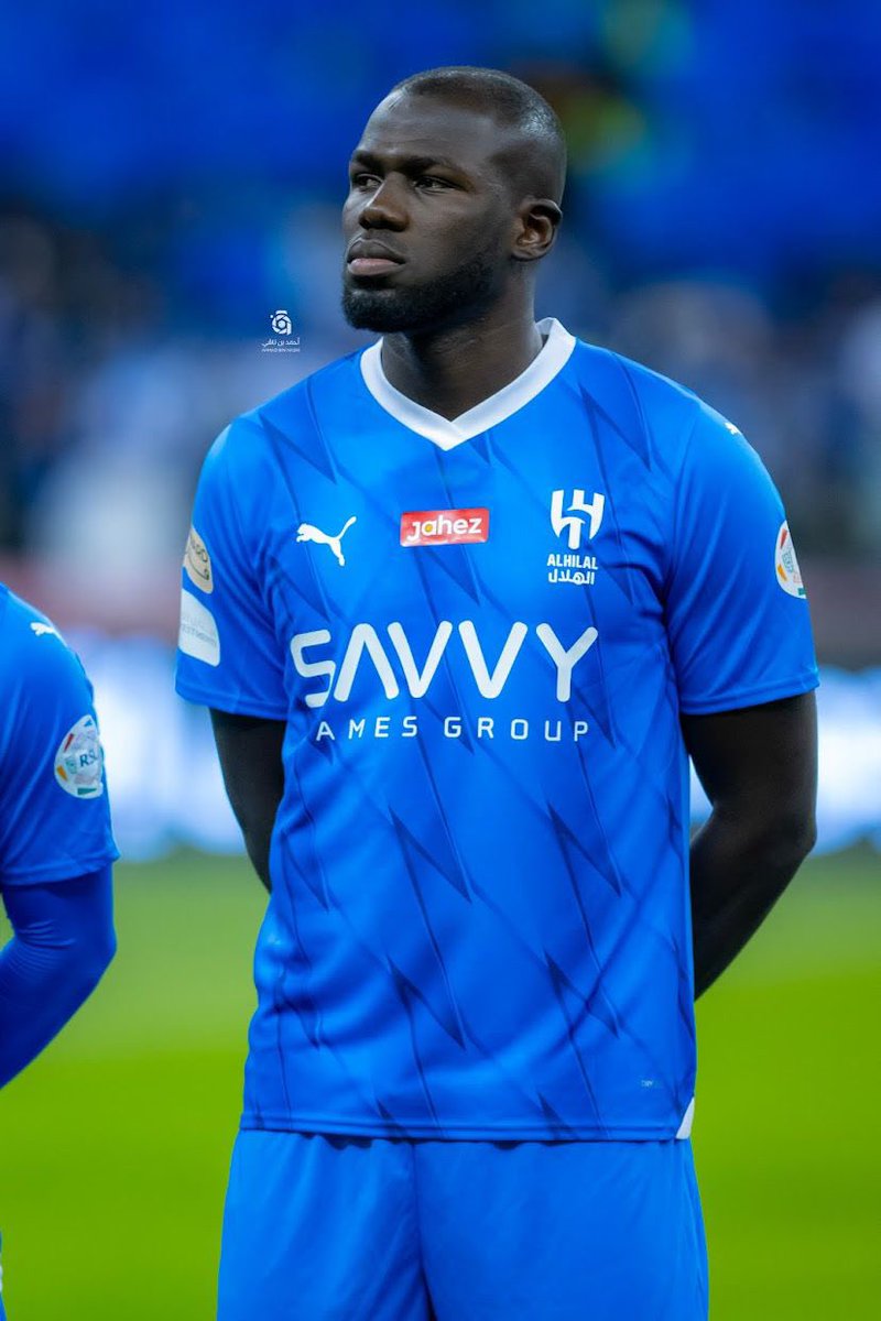 ماشاءالله تبارك الله كسبنا مدافع من طراز عالمي الي يتفق معي يضع لايك 💙