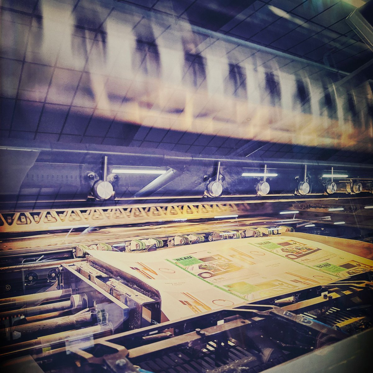 Dix-huit mois après le lancement de notre premier numéro, BEAU Magazine reste cet OVNI trimestriel dans les kiosques, les librairies et les beaux endroits. Quel chemin ! Merci d'avoir été au rendez-vous et d'avoir soutenu dès le début ce magazine indépendant et précurseur.