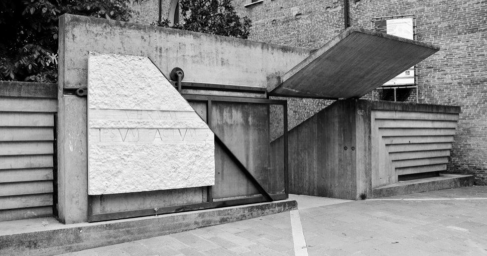 TRES60Blog's tweet image. Acceso de la Facultad de Arquitectura de Venecia, proyectada entre 1966-1972 por Carlo Scarpa.

#FacultéArchitectureVenise #CarloScarpa