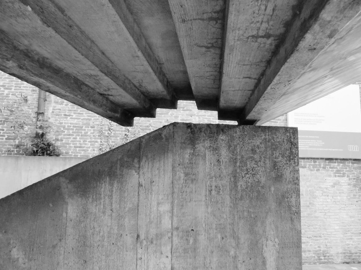 TRES60Blog's tweet image. Acceso de la Facultad de Arquitectura de Venecia, proyectada entre 1966-1972 por Carlo Scarpa.

#FacultéArchitectureVenise #CarloScarpa