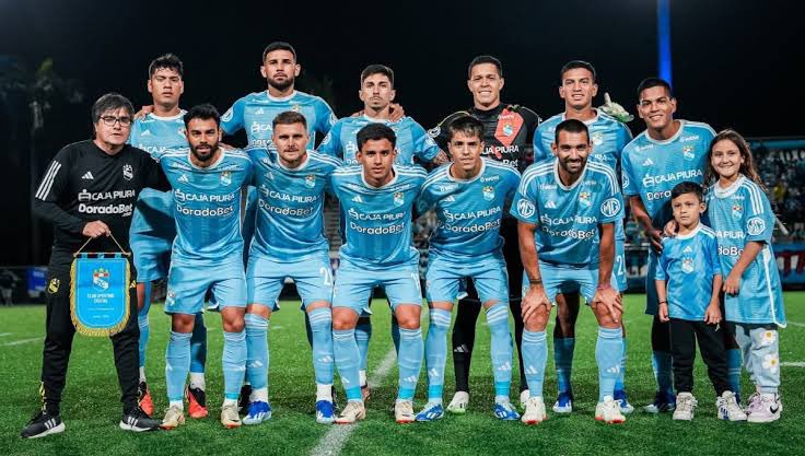ELavado's tweet photo. @MelgarNoticias y @ClubSCristal eliminados por dos equipos bolivianos. ¿Queda claro que estamos en lo más bajo del fútbol de Sudamérica? #Libertadores https://t.co/Hz1wG3tNGt