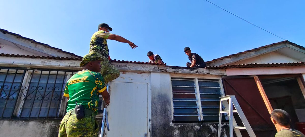 RELADAERAHBTGJH's tweet photo. 27 Februari 2024, Selasa l Batu Gajah - Sekitar Program Khidmat Bakti RELA Gotong-Royong Baik Pulih Rumah. 
#SetiaBerbakti
#relamalaysia
#KeselamatanTanggungjawabBersama
#KDN_TogetherWeAreOne
#MalaysiaMadani https://t.co/lunfGbD44c