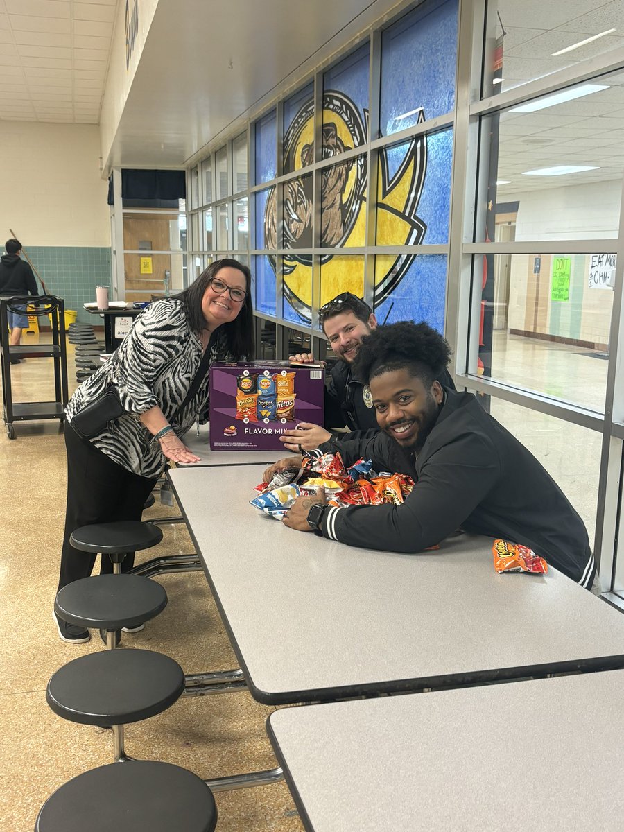 Today @wbmbruins we celebrated our 8th grade scholars who earned honor roll. Mrs. Clifford, Mr. Hines, and Officer Parker passed out the goodies! 💛🐻💙
