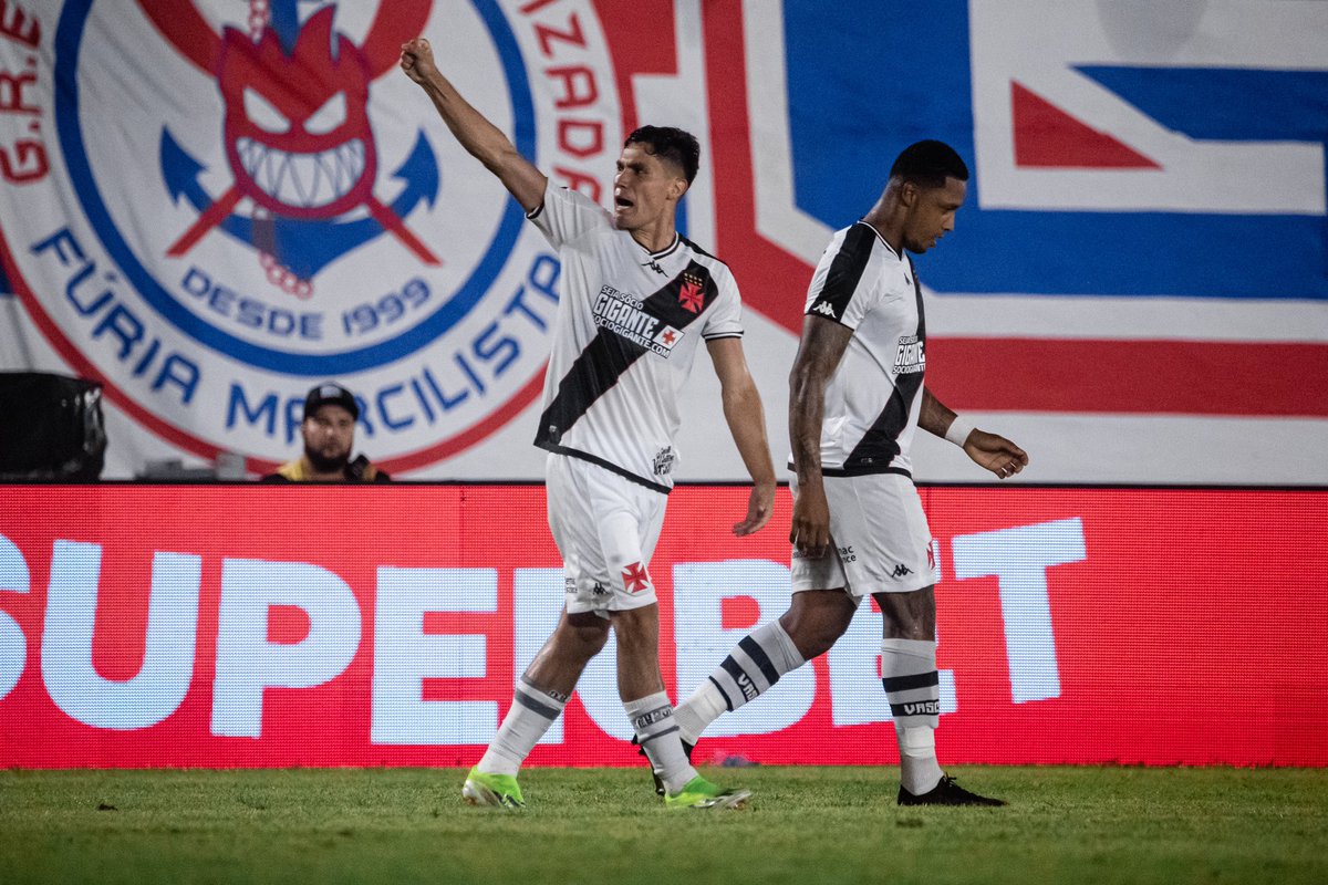 🅟🅐🅑🅛🅘🅣🅞 🇨🇱❤️

📸: Leandro Amorim | #VascoDaGama