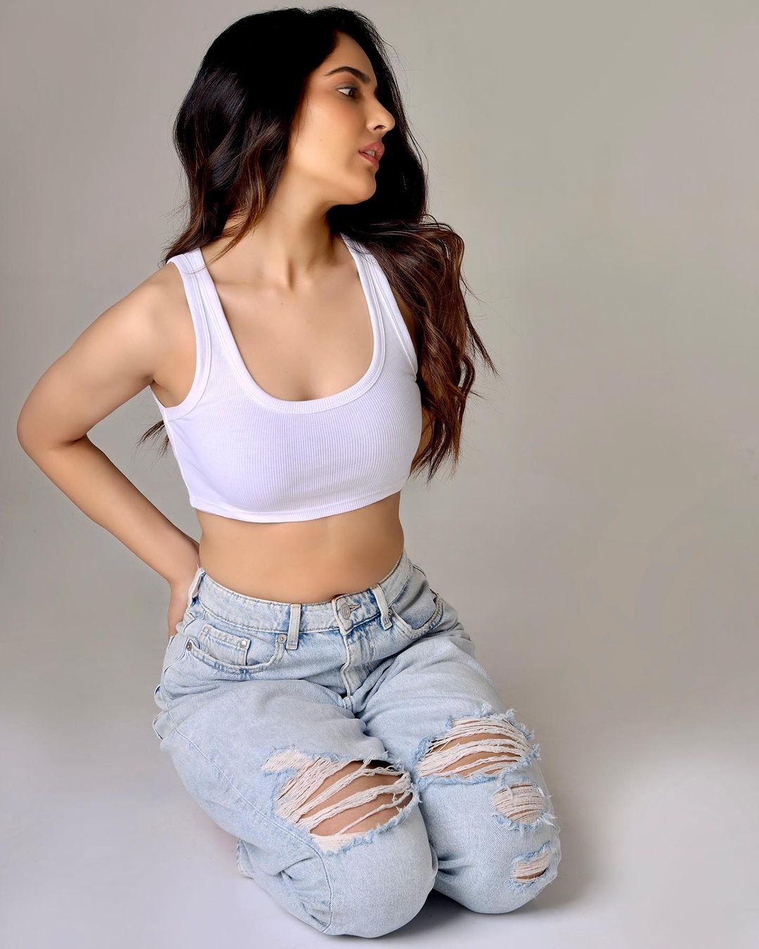 GHZBmD8bcAAIDI4?format=jpg&name=large