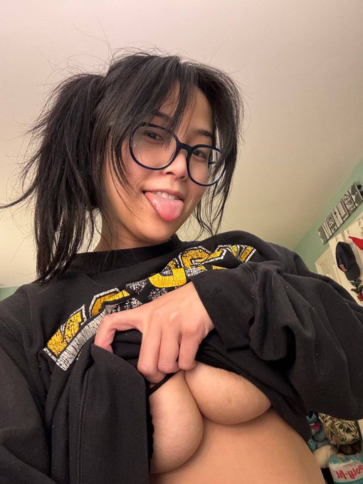 sending more pics to whoever says �hi� ? https://t.co/SemewsPY07