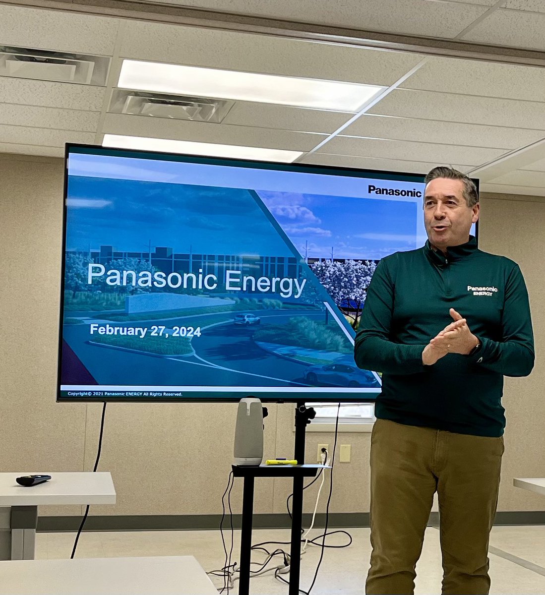 UshaReddiKS's tweet image. Took a tour of the Panasonic Energy Plant in De Soto. Allan Swan, Panasonic Energy of North America (PENA) President gave an update along with other leaders. Over 1,900 construction workers are involved in building the structure. #panasonicenergy #ks #EcoDevo #jobs #EVbatteries