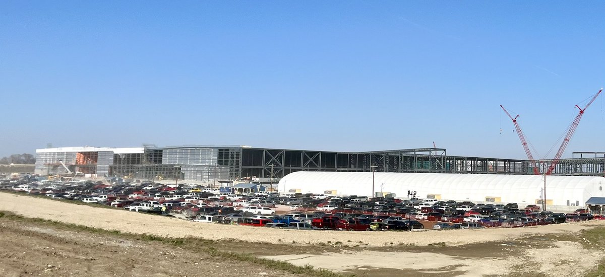 UshaReddiKS's tweet image. Took a tour of the Panasonic Energy Plant in De Soto. Allan Swan, Panasonic Energy of North America (PENA) President gave an update along with other leaders. Over 1,900 construction workers are involved in building the structure. #panasonicenergy #ks #EcoDevo #jobs #EVbatteries