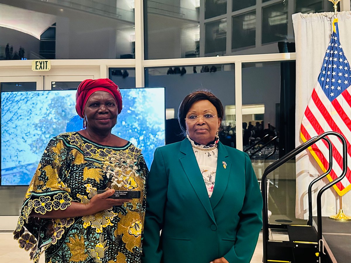 AmbaRdcongoUsa's tweet photo. H.E @MatheyBoo had the privilege to introduce Petronille Vaweka at the Annual Women Building Peace Awards @USIP, where Mrs Vaweka received an award for her 25 years of efforts in restoring Peace in D.R. Congo, particularly in the 2006 conflict between Hema and Lendu in Ituri. https://t.co/E8JHcI42zo