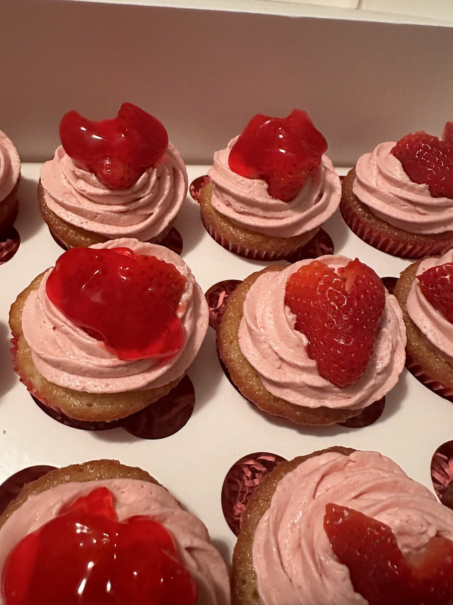 iSimply_Tweet's tweet photo. Happy Strawberry 🍓 Day #strawberryday https://t.co/orbV1RXNQO