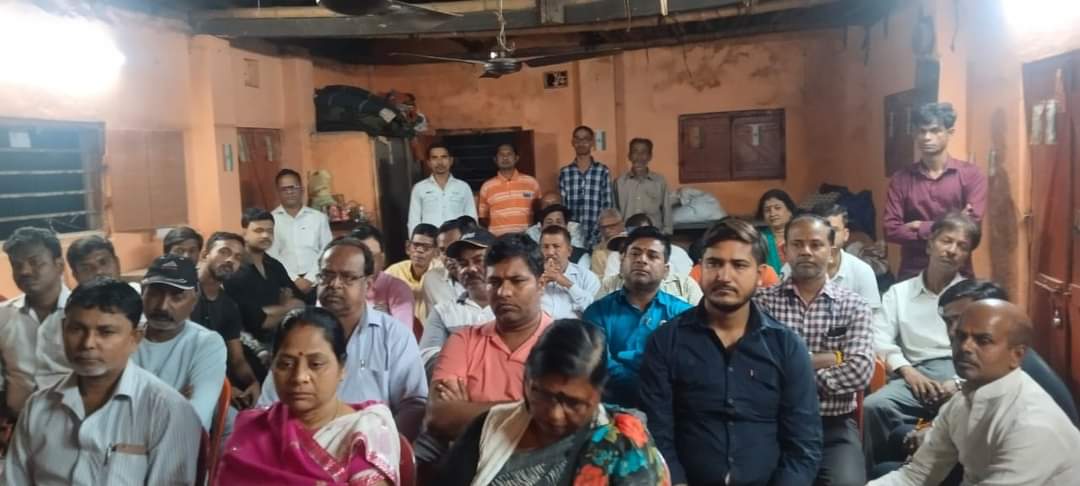 BJPBarackpore's tweet photo. ব্যারাকপুর মন্ডল ৩ এর লাভার্থী কর্মশালা অনুষ্ঠিত হলো। উপস্থিত ছিলেন জেলা সভাপতি শ্রী মনোজ ব্যানার্জি মহাশয়, লোকসভার ইনচার্জ শ্রী বিজয় ওঝা মহাশয় এবং জেলা ও মন্ডলের নেতৃত্ব বর্গ। https://t.co/IgIxG1H4Jy