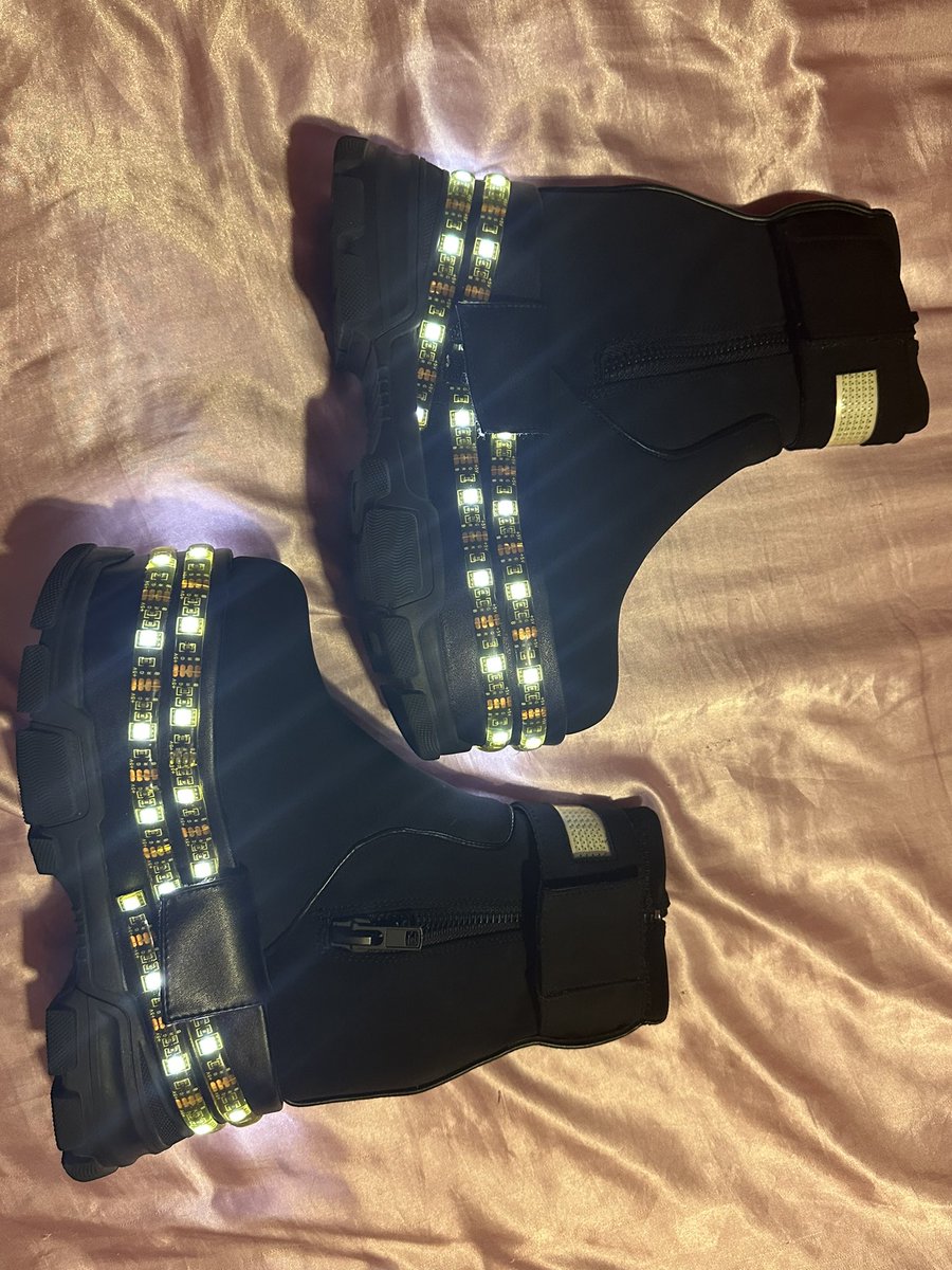 alesrevenge's tweet photo. Sold out robotica light up platforms size 6 never worn without the original box. Has different light modes and comes with the two chargers. $100 shipped https://t.co/OzY3kNvCm6