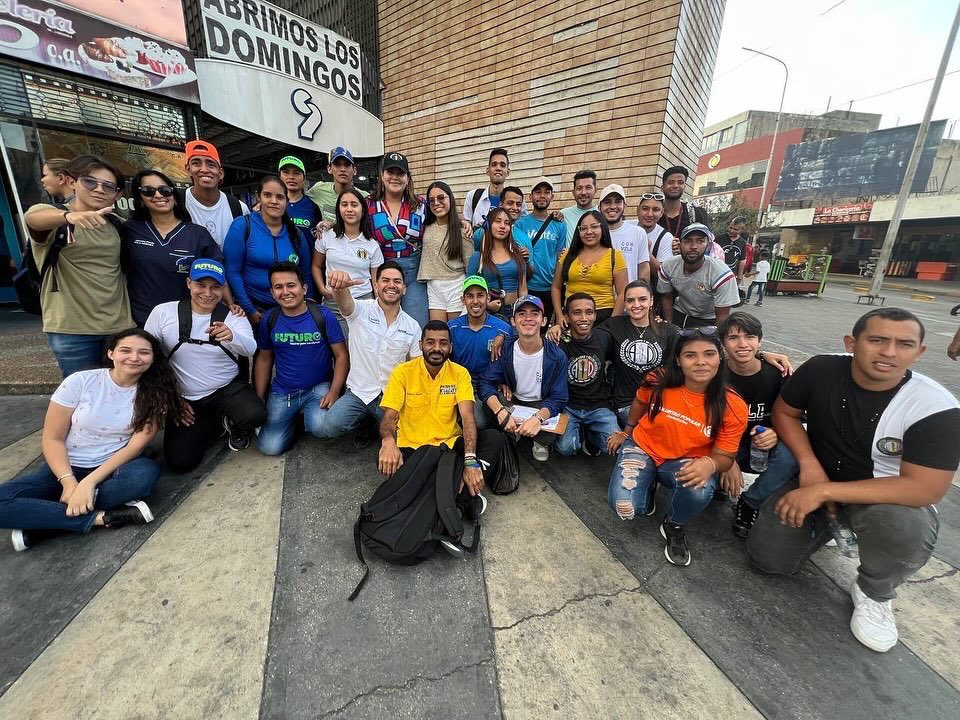 JAD_Lara's tweet photo. #27Feb ¡Trabajamos en UNIDAD por el país! Desde la avenida Vargas con calle 20, pa’lante Jóvenes con Venezuela. https://t.co/O0zrAomrEn