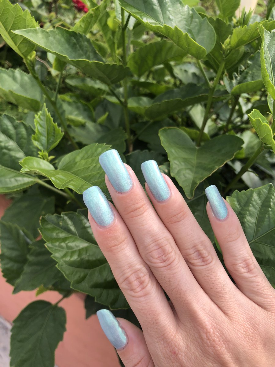 mochadoe's tweet photo. Absolutely love this color for spring &amp; summer !! It’s giving Mermaid vibes💞🙈
Color: Full scream ahead 
By @mooncatnyc 
#nails2inspire #TrendingNow #newnails #nailpolish #mermaidnails https://t.co/L00ojWCo5N