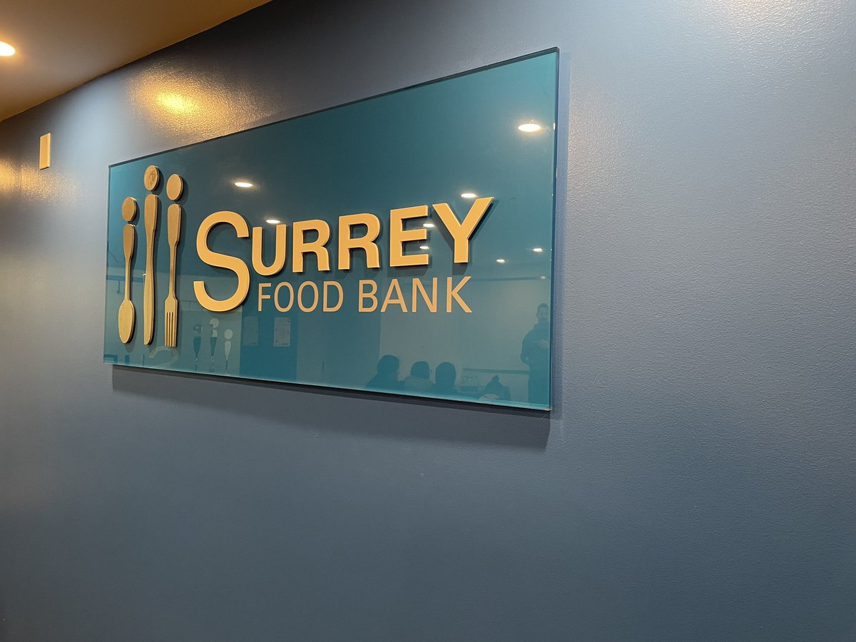 Lending a helping hand by volunteering at the local @SurreyFoodBank today! Witnessing my Grade 7s’ remarkable compassion and empathy in action was inspiring. 🤝🤍 #sd36learn #sd36