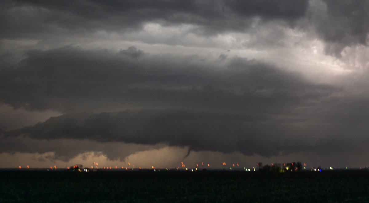 Logan Bundy (@loganbundywx) on Twitter photo Funnel cloud taken around 6:15pm CT looking northwest towards Paw Paw, IL.
<a href="/NWSChicago/">NWS Chicago</a> #ilwx Funnel cloud taken around 6:15pm CT looking northwest towards Paw Paw, IL.
<a href="/NWSChicago/">NWS Chicago</a> #ilwx