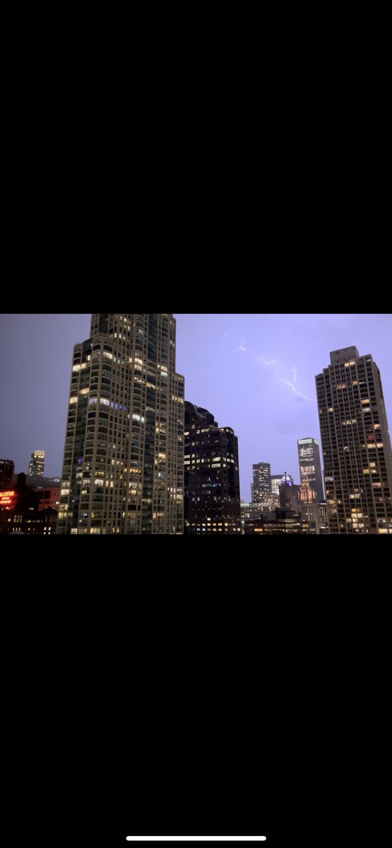 madscronin's tweet photo. #tornadowatch and #severewx in Chicago. Crazy lightning https://t.co/qwQd9NTX7z